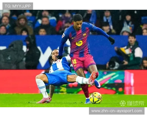 拉什福德中路断球后一脚劲射