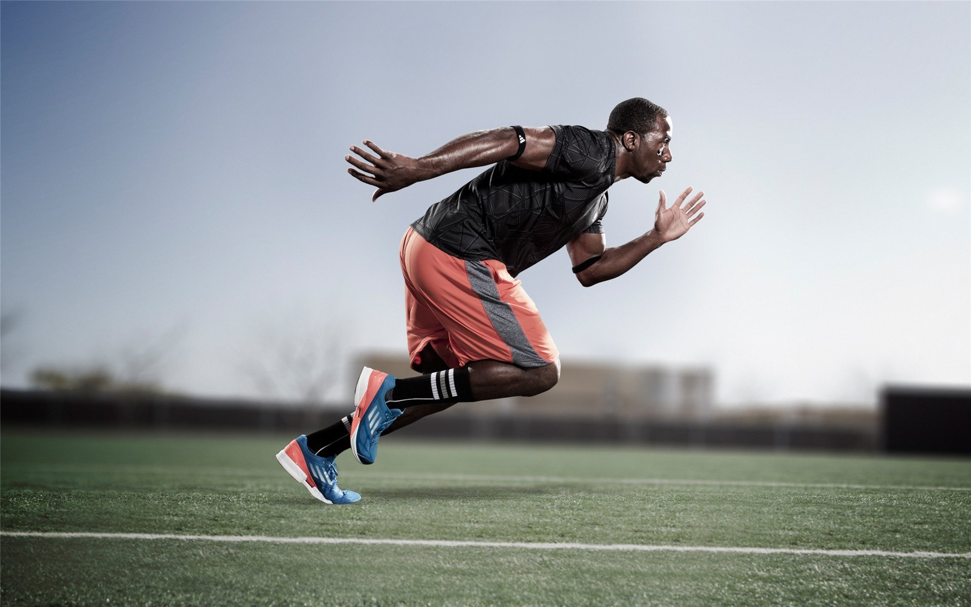 爱游戏体育入口-两前腰角色分工拉开防线宽度，双前腰战术